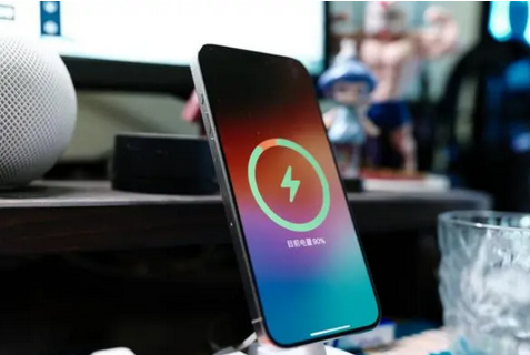 安义苹果15换屏服务分享用什么充电器给iPhone15充电更好 