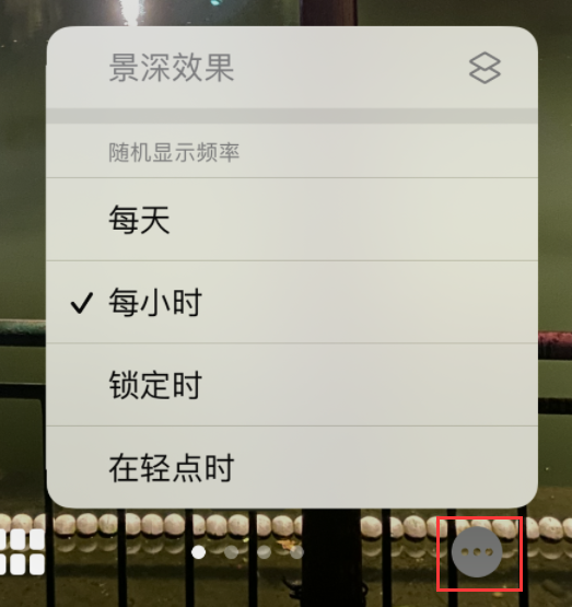 安义苹果手机维修分享iOS 16 小技巧：锁定屏幕支持随机切换指定照片 